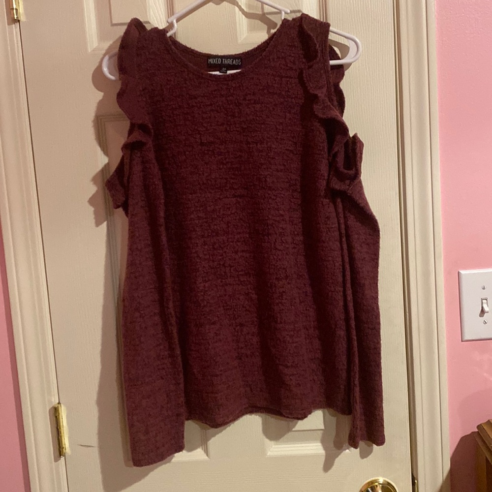 Mixed Threads Cold Shoulder